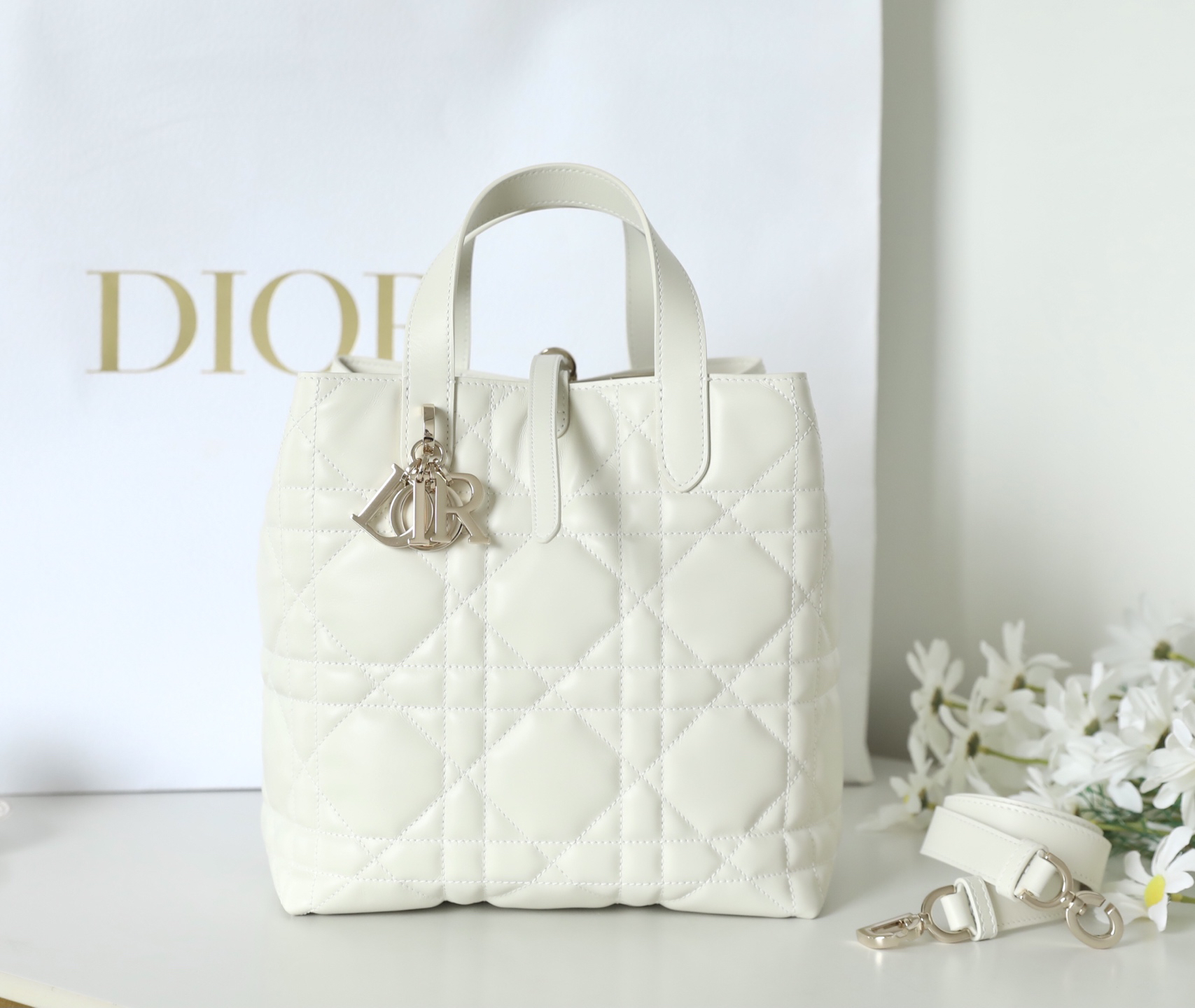 [TOP] Christian Dior Toujours Bag  Cowhide 23x24x16cm - White - 711 Luxury