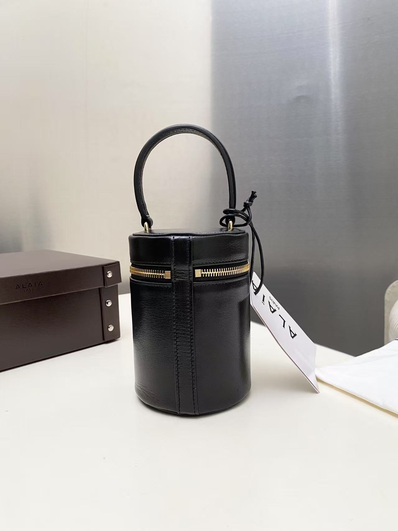 [TOP] ALAIA CUBE VANITY Bag 15-10 CM - Black - 711 Luxury