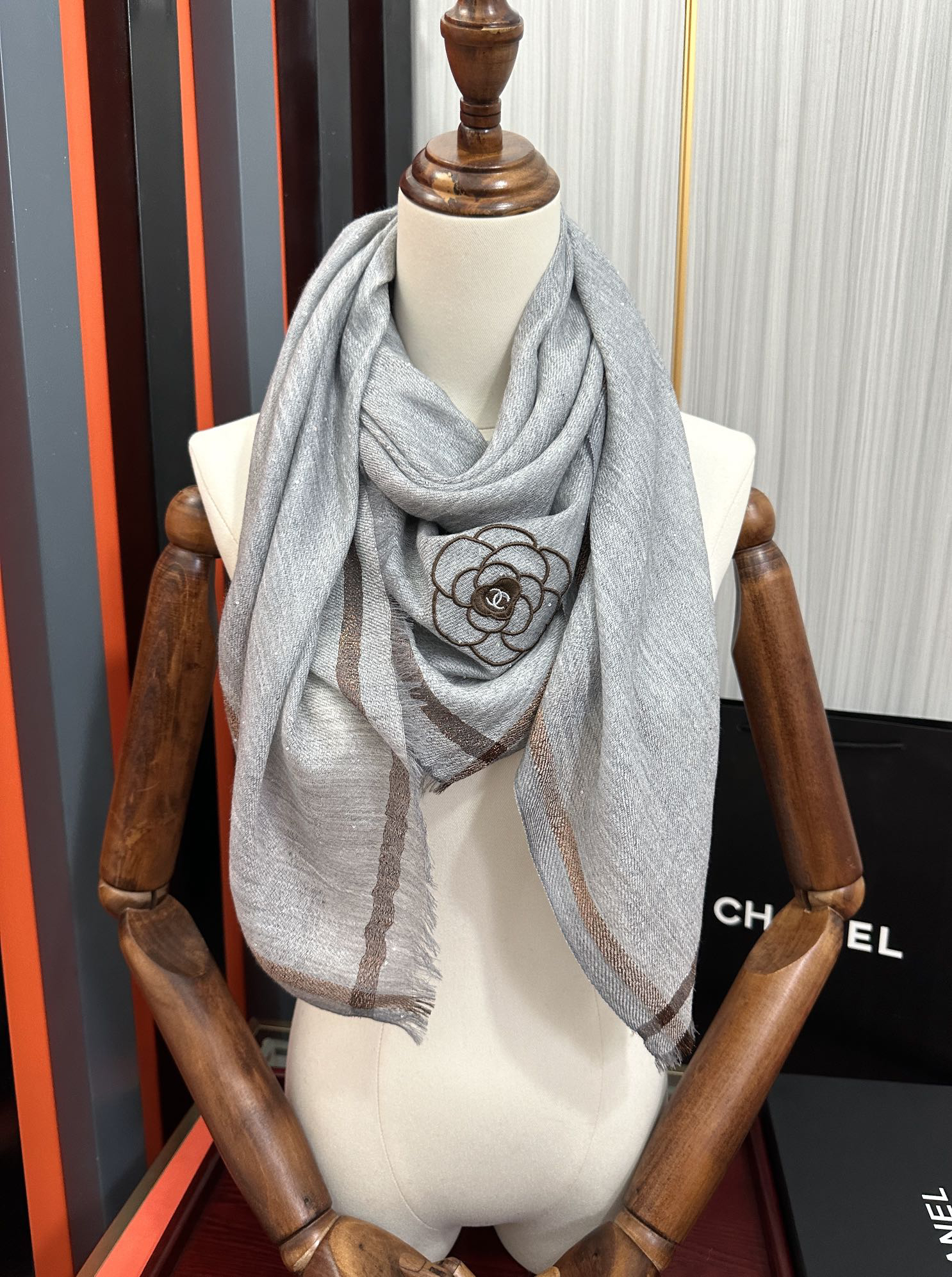 [TOP] CHANEL Cashmere Scarf 110 x 110 cm - Grey - 711 Luxury