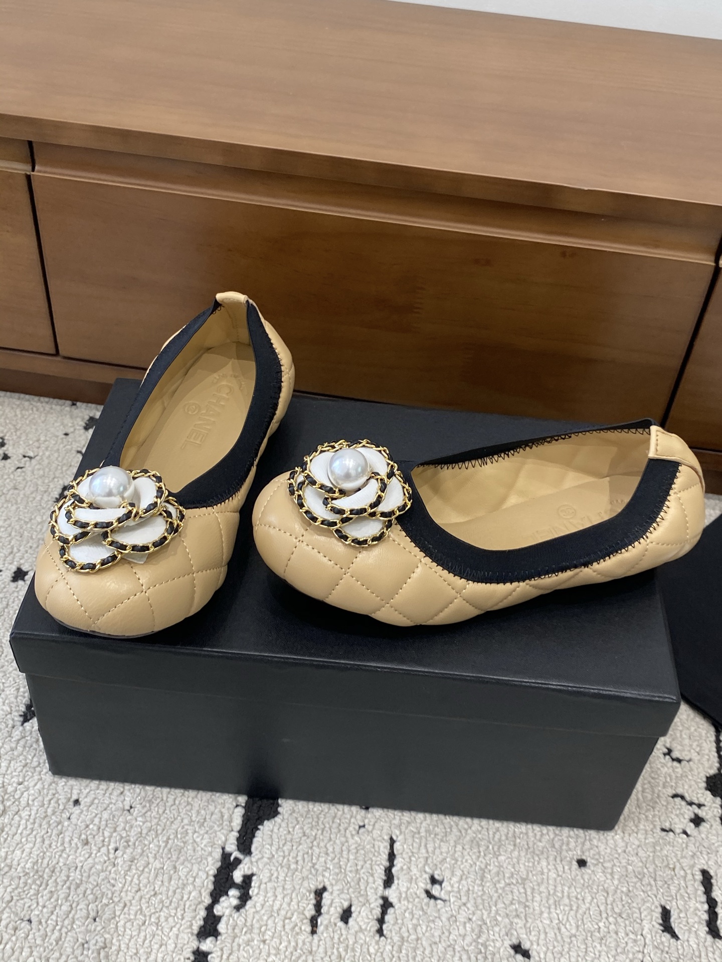 [TOP] CHANEL Flats - Apricot - 711 Luxury