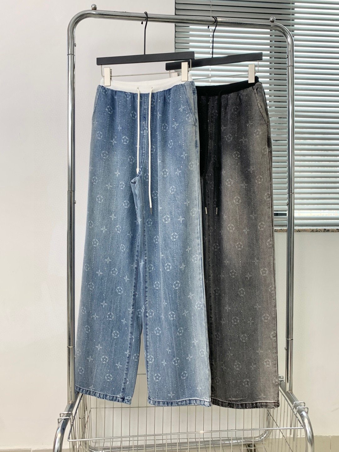 [TOP] Louis Vuitton LV  Pants - 2 Colors