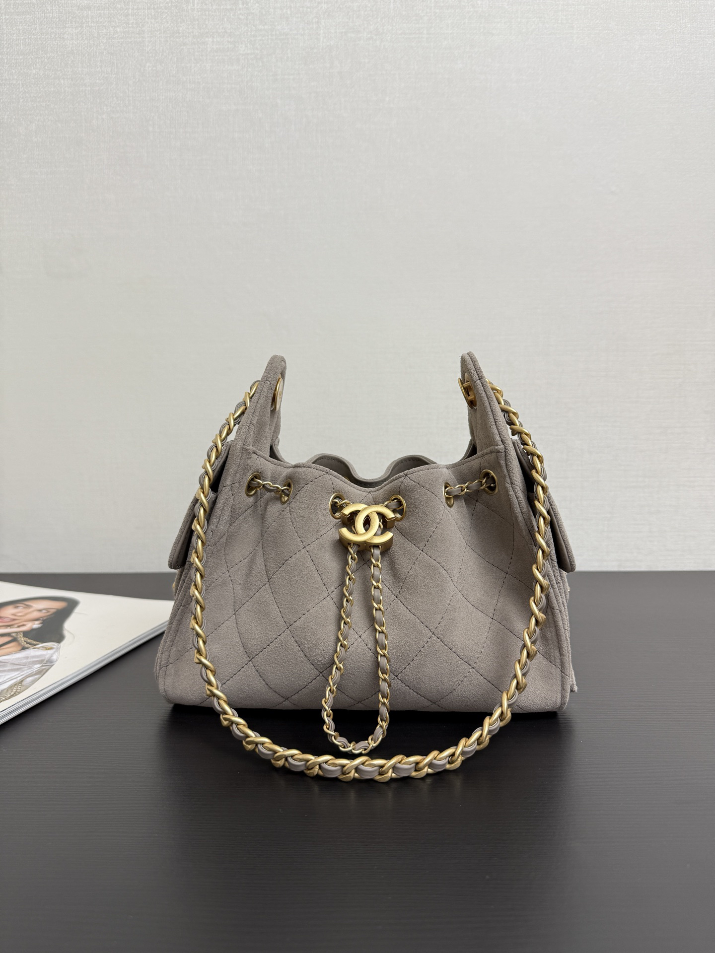 [TOP] CHANEL Hobo Bag 22x21x10cm - Gray & GHW