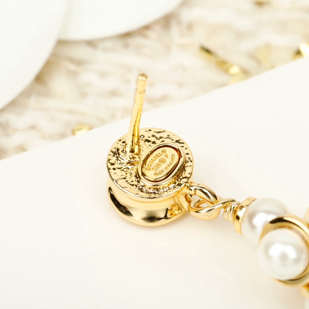 [TOP] CHANEL Earrings - Gold