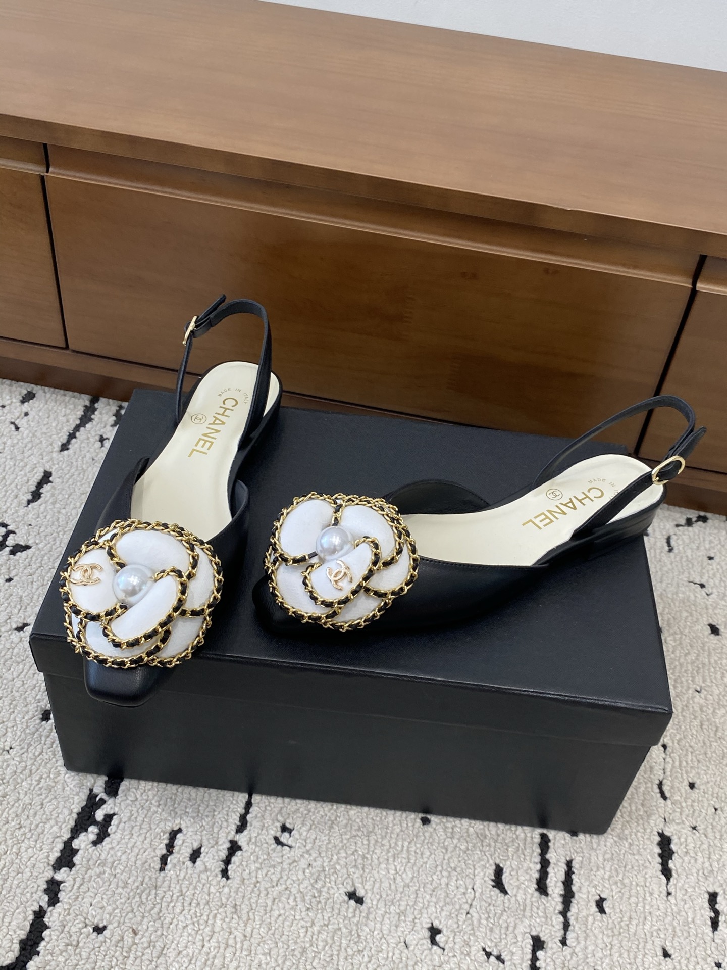 [TOP] CHANEL Mules - Black - 711 Luxury