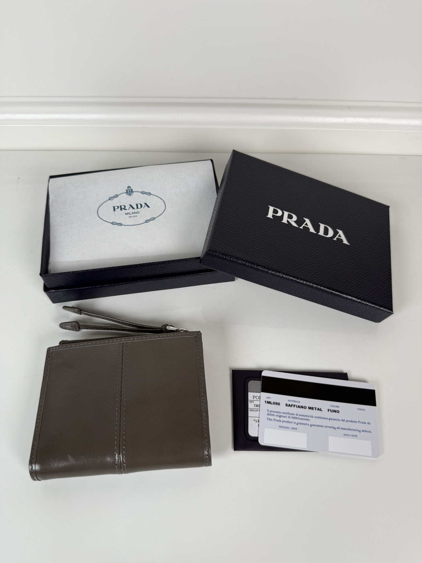 [TOP] PRADA Short Wallet 11.5*9.5cm - Dark Grey - 711 Luxury