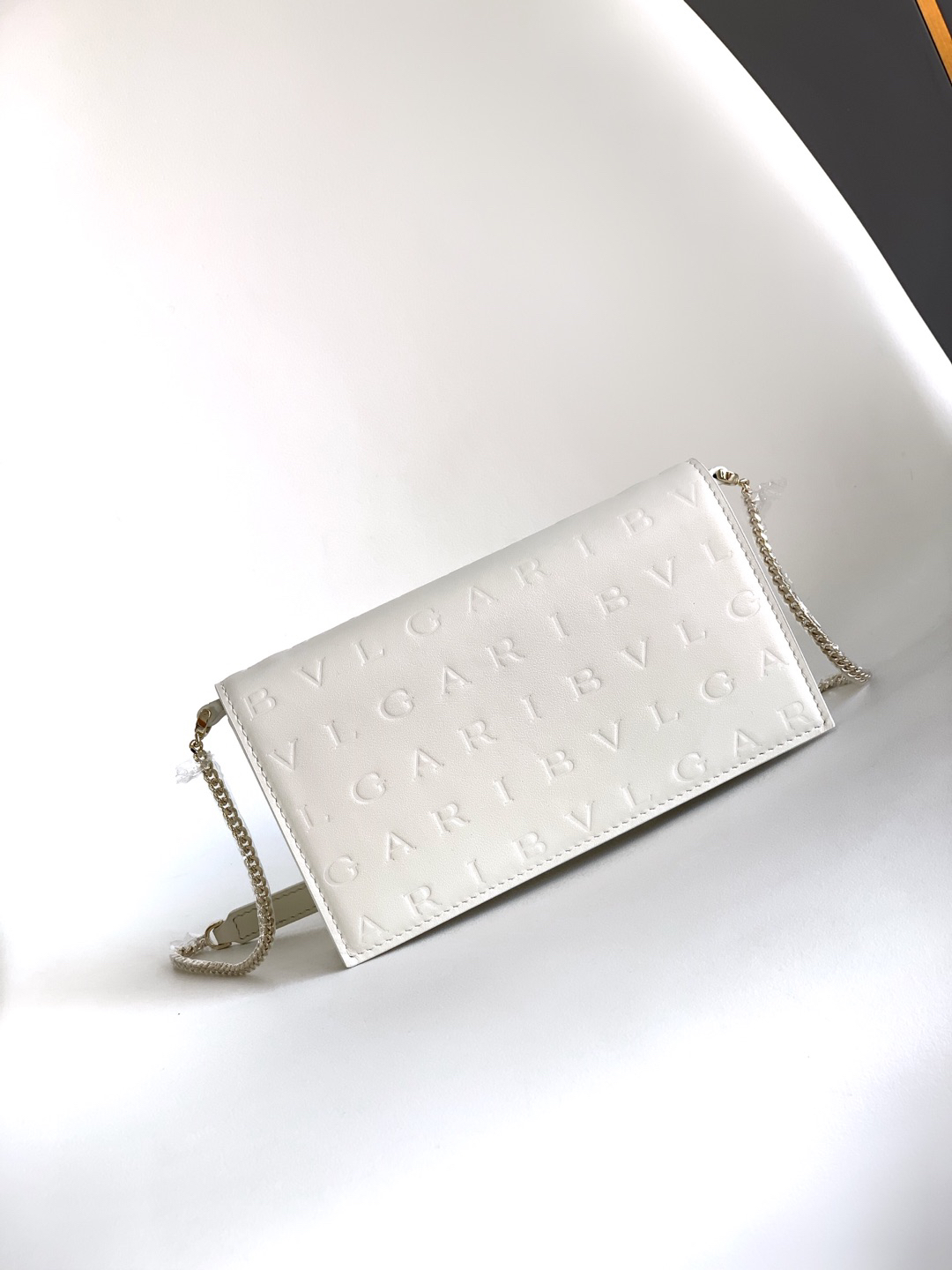 [TOP] BVLGARI LOGO Bag Calfskin 19x10.5x4.5cm - White - 711 Luxury
