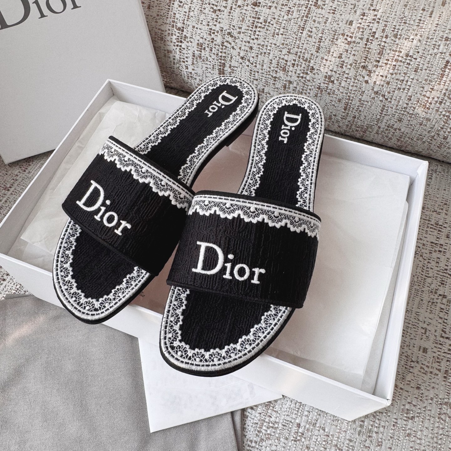 Dior white Shoes Dior Dentelle Slide Sky Blue Dior Oblique Embroidered Cotton and White Lace View 2 | Nigo Office