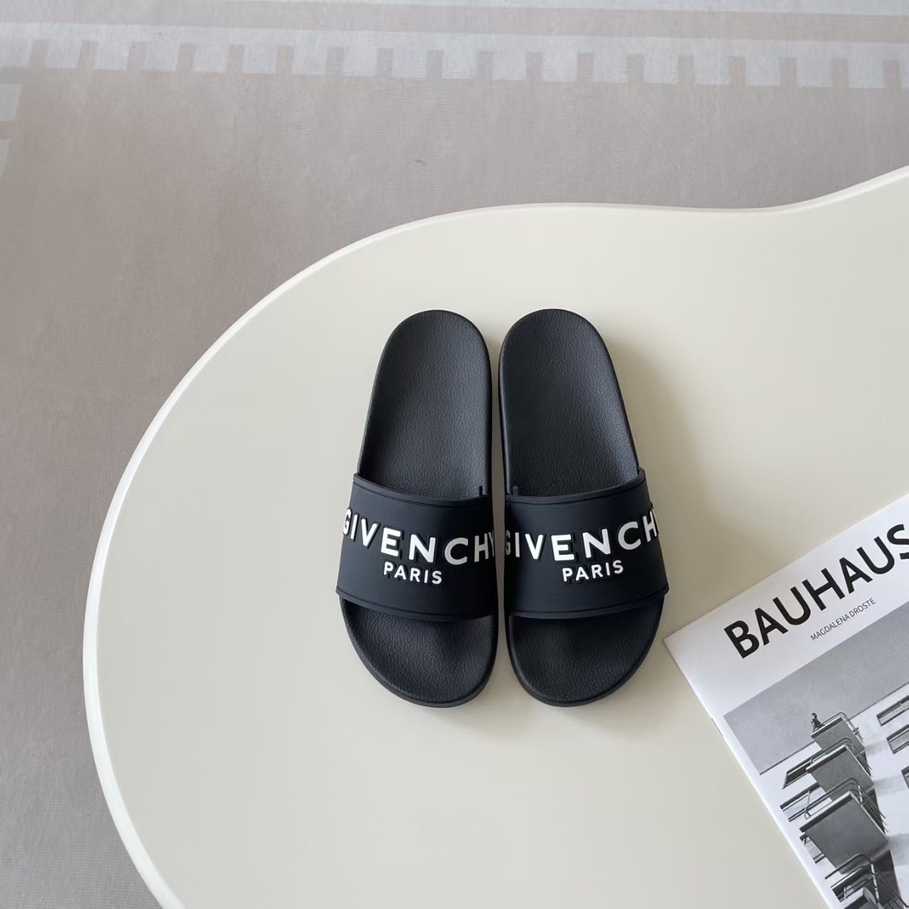 [TOP] GIVENCHY Men's Slippers - Black - 711 Luxury