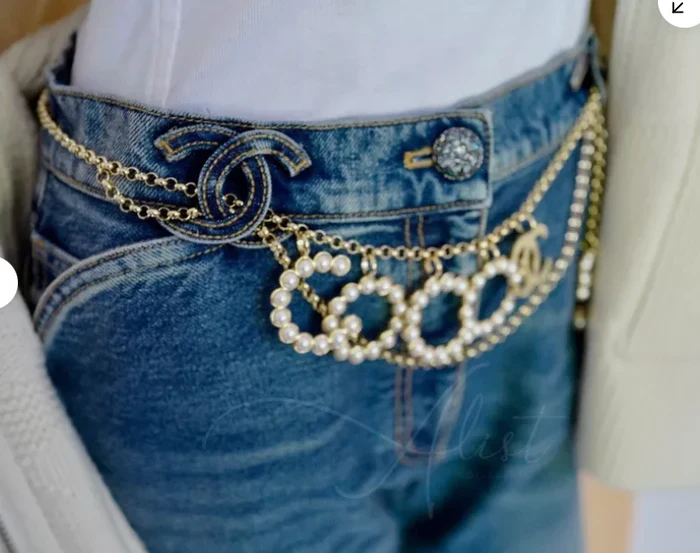 [TOP] CHANEL Chain Belt with COCO & No 5 Pendant - Gold
