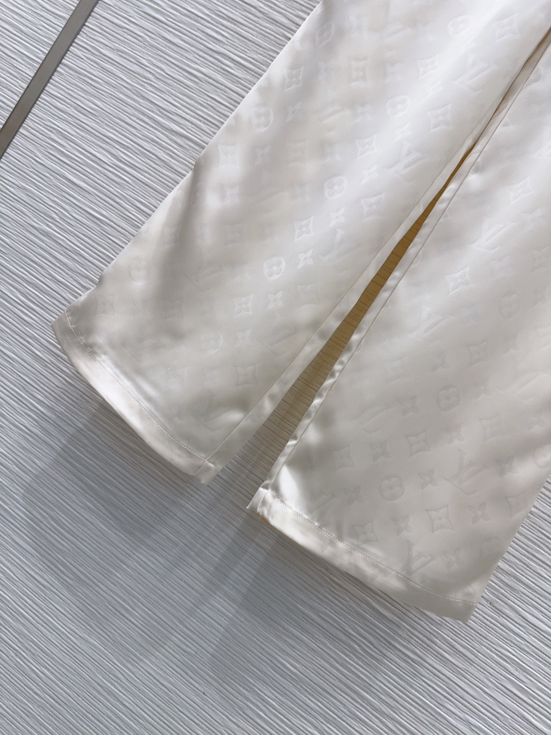 [TOP] Louis Vuitton LV Pants - White