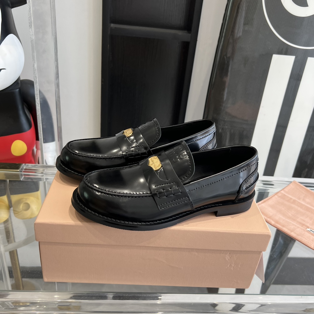 [TOP] Miu Miu Cowhide Loafer Shoes - Black - 711 Luxury