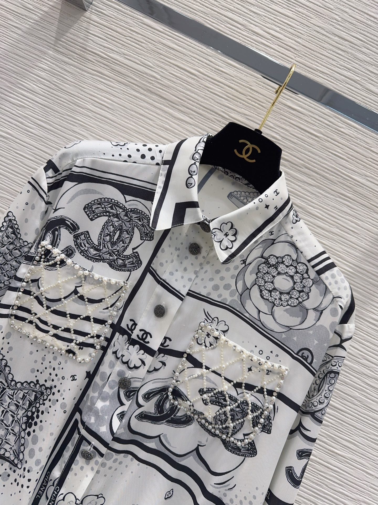 [TOP] CHANEL Long-Sleeve Shirt + Trousers Suit - White