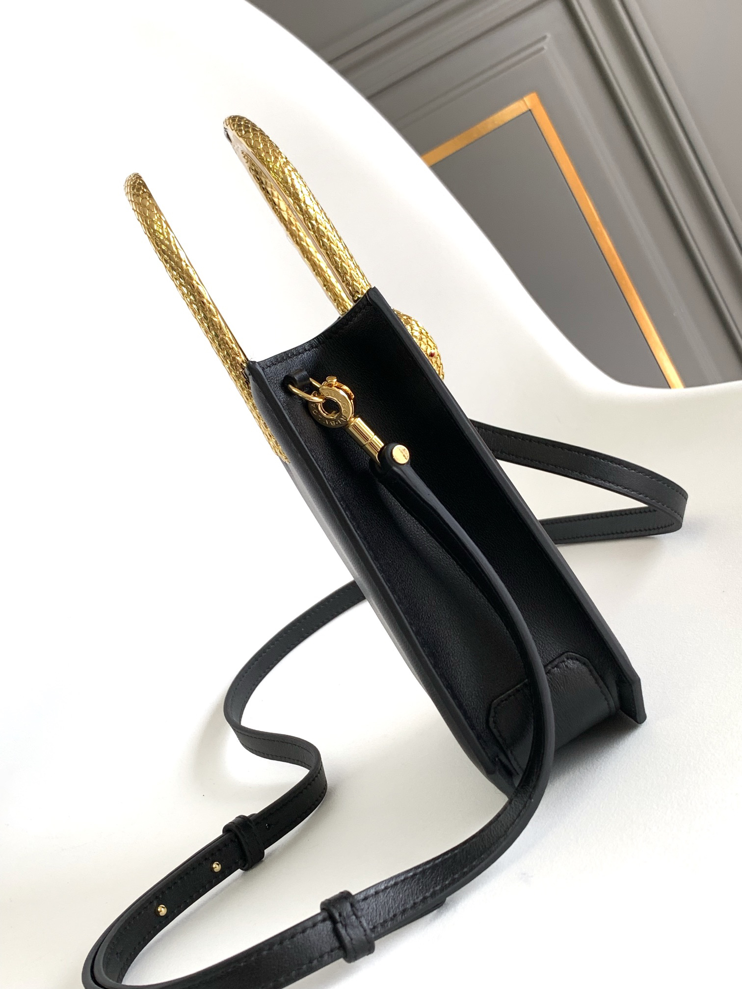 [TOP] BVLGARI Serpenti Tote Bag Calfskin 13x17.5x5.5cm - Black - 711 Luxury