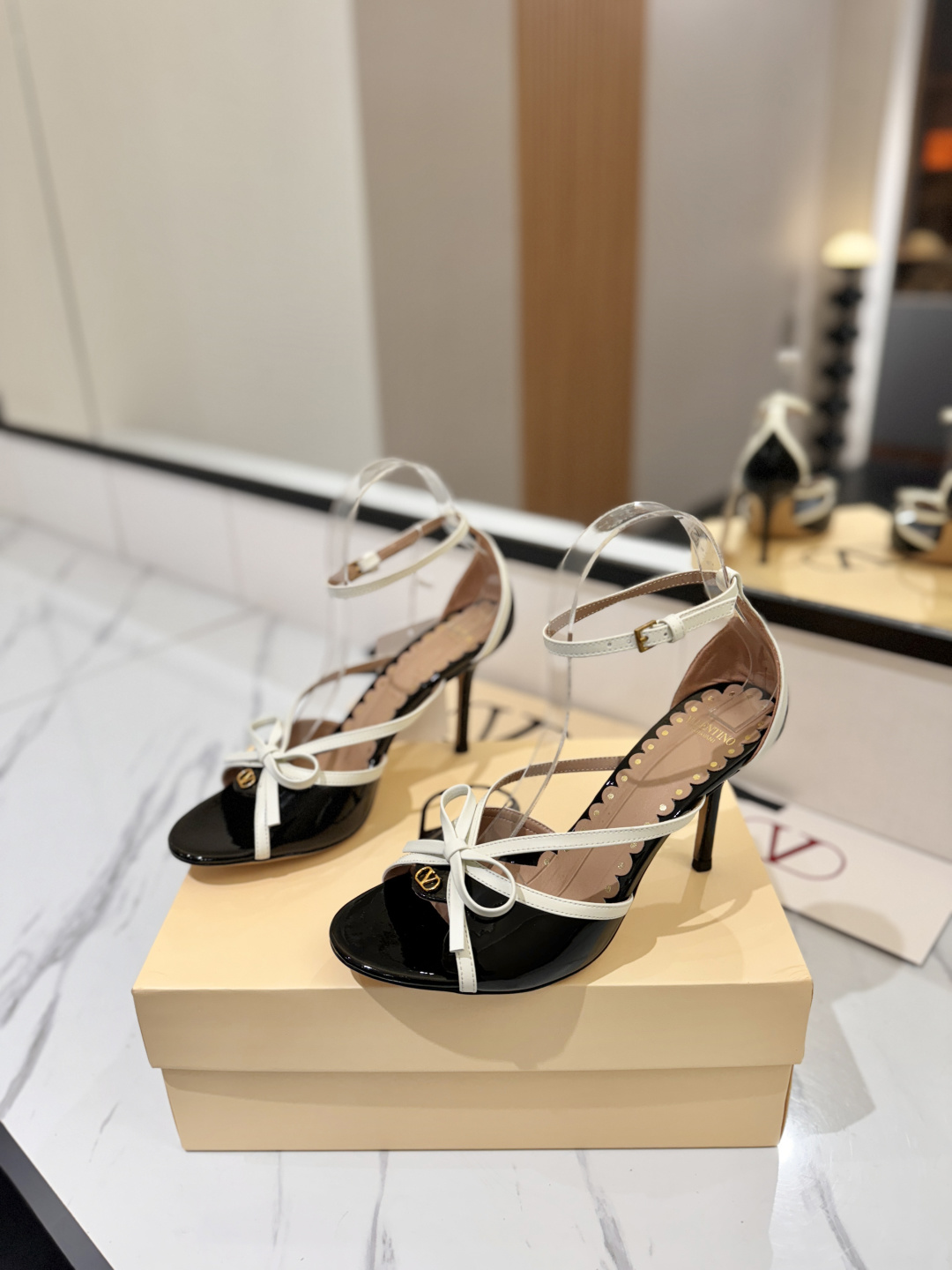 [TOP] VALENTINO 8.5cm High Heel Sandals - Black - 711 Luxury