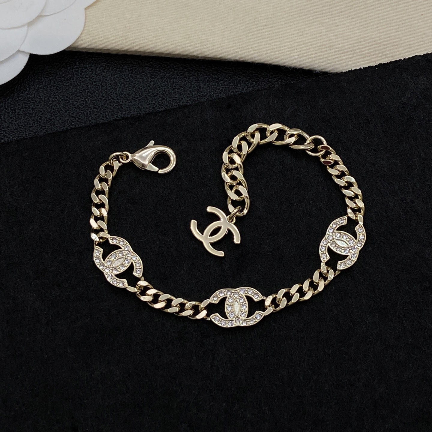 [TOP] CHANEL Bracelet - Gold - 711 Luxury