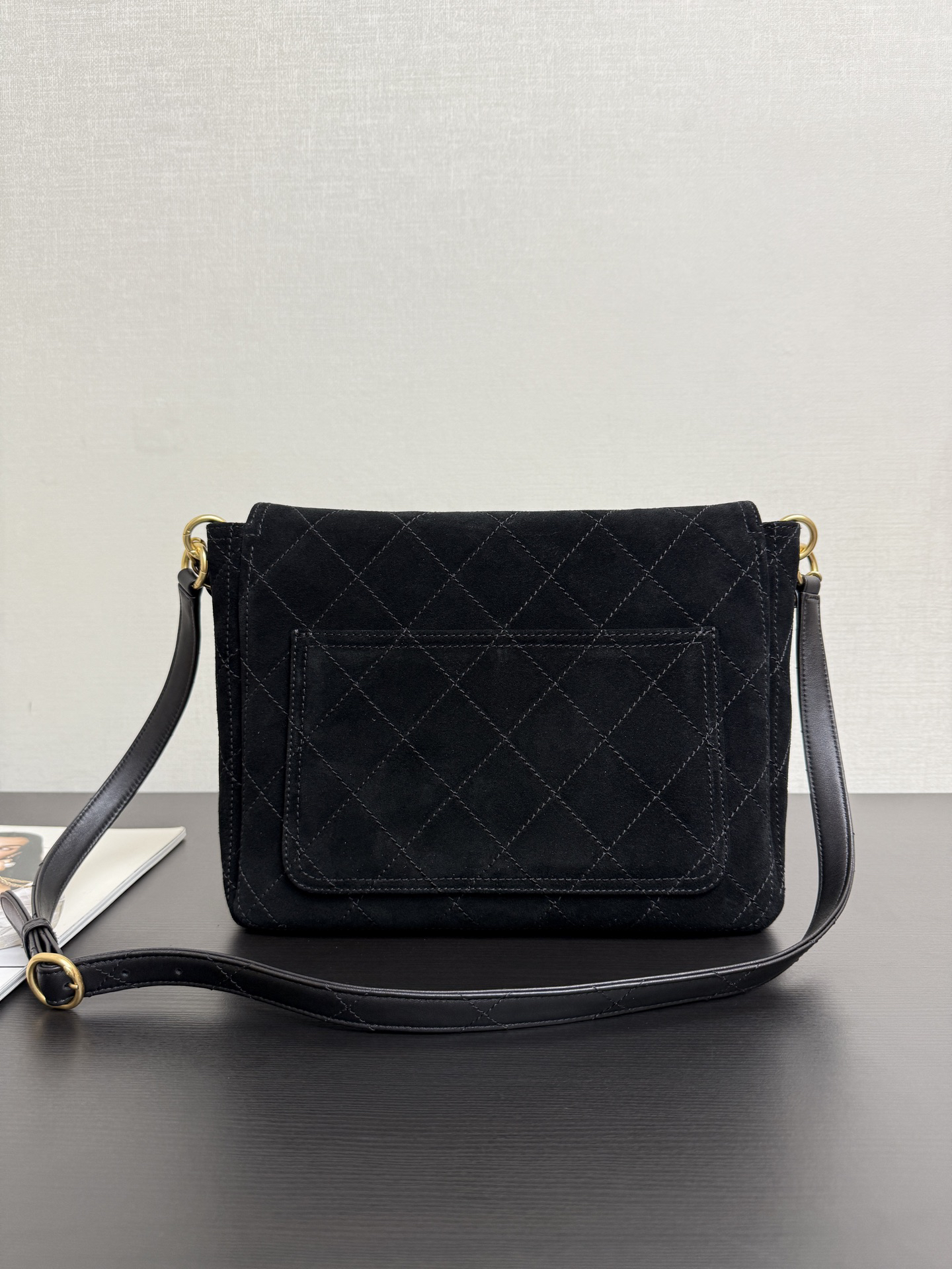 [TOP] CHANEL Messenger Bag 21.5x30x6cm - Black & GHW