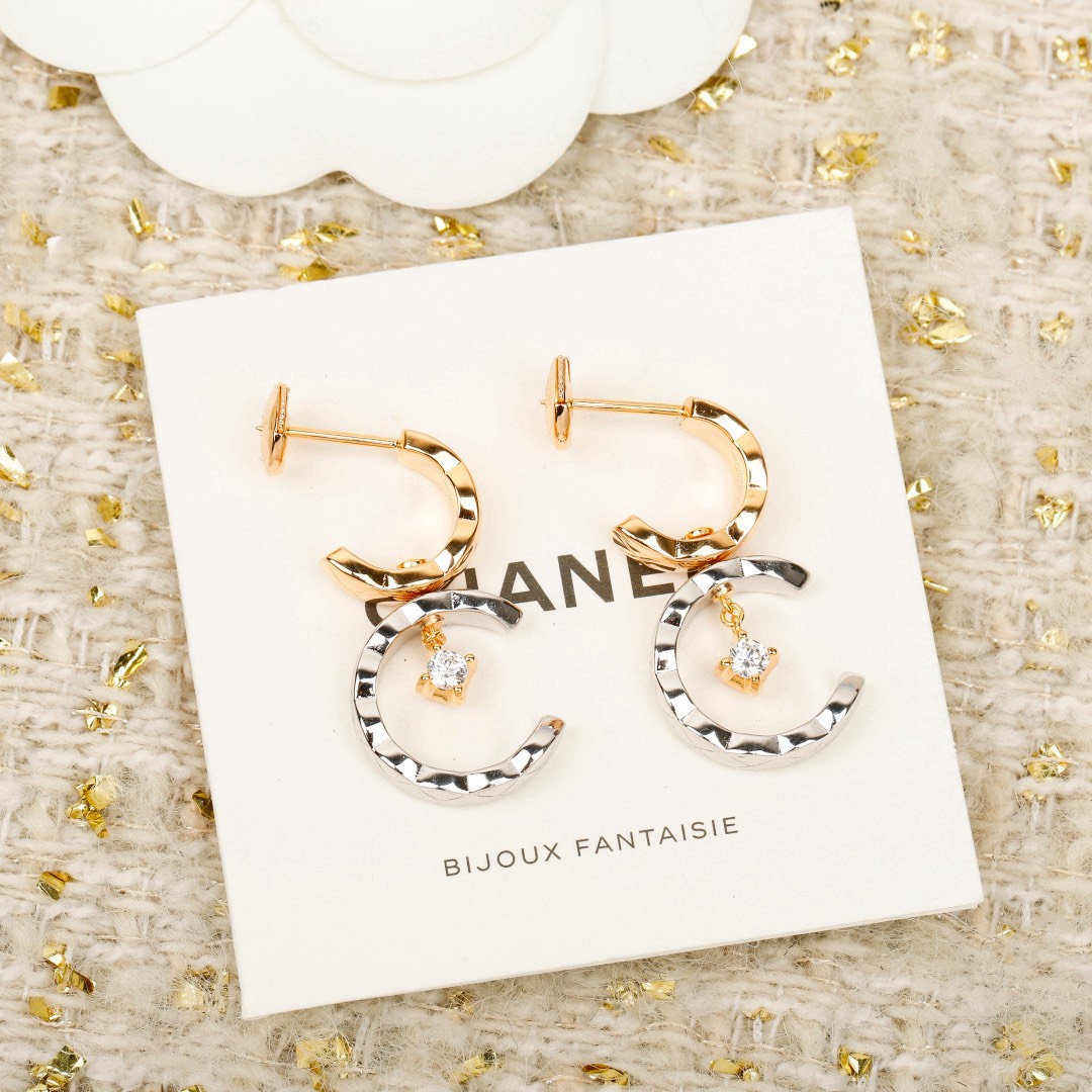 [TOP] CHANEL Earrings - Gold