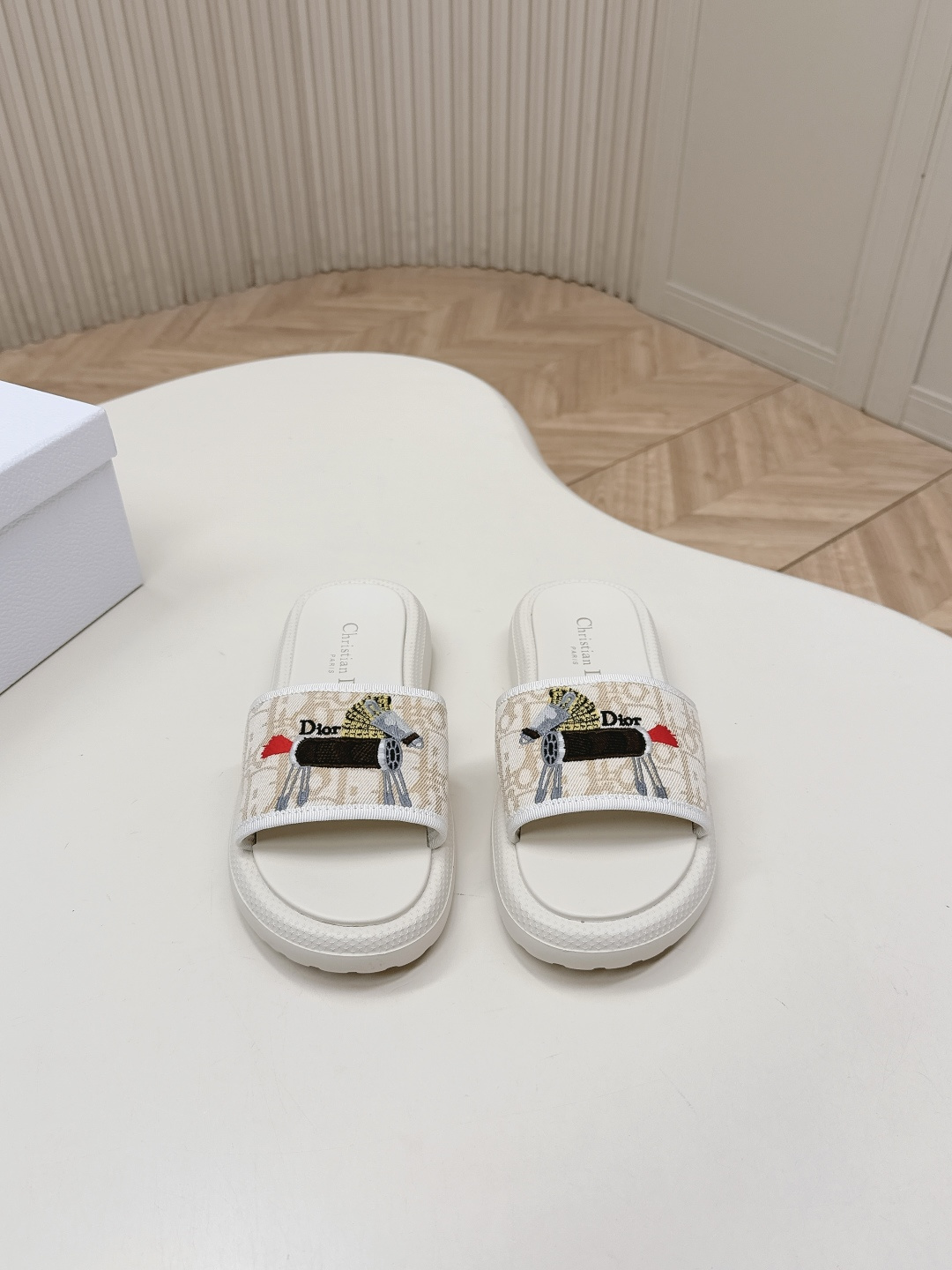 [TOP] Christian Dior Slippers - White