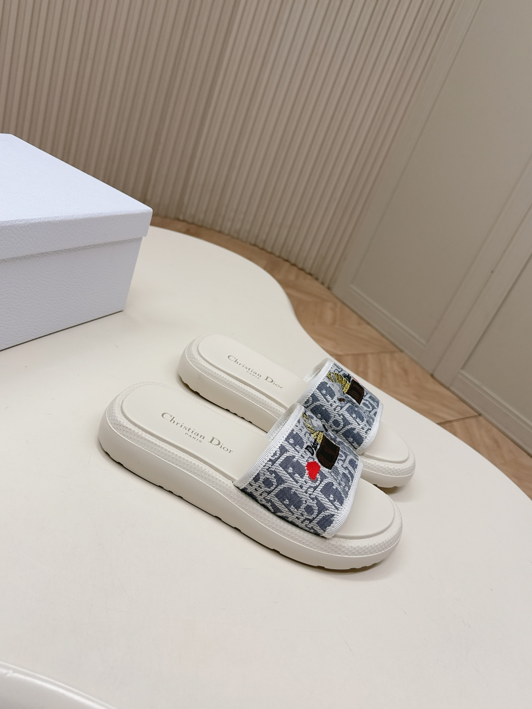 [TOP] Christian Dior Slippers - White