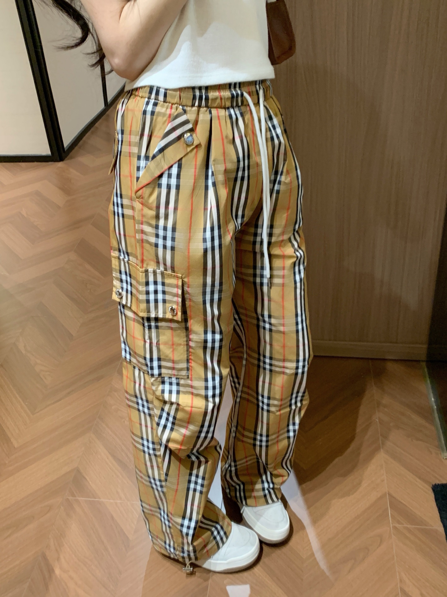 [TOP] BURBERRY Cargo Pants - Khaki