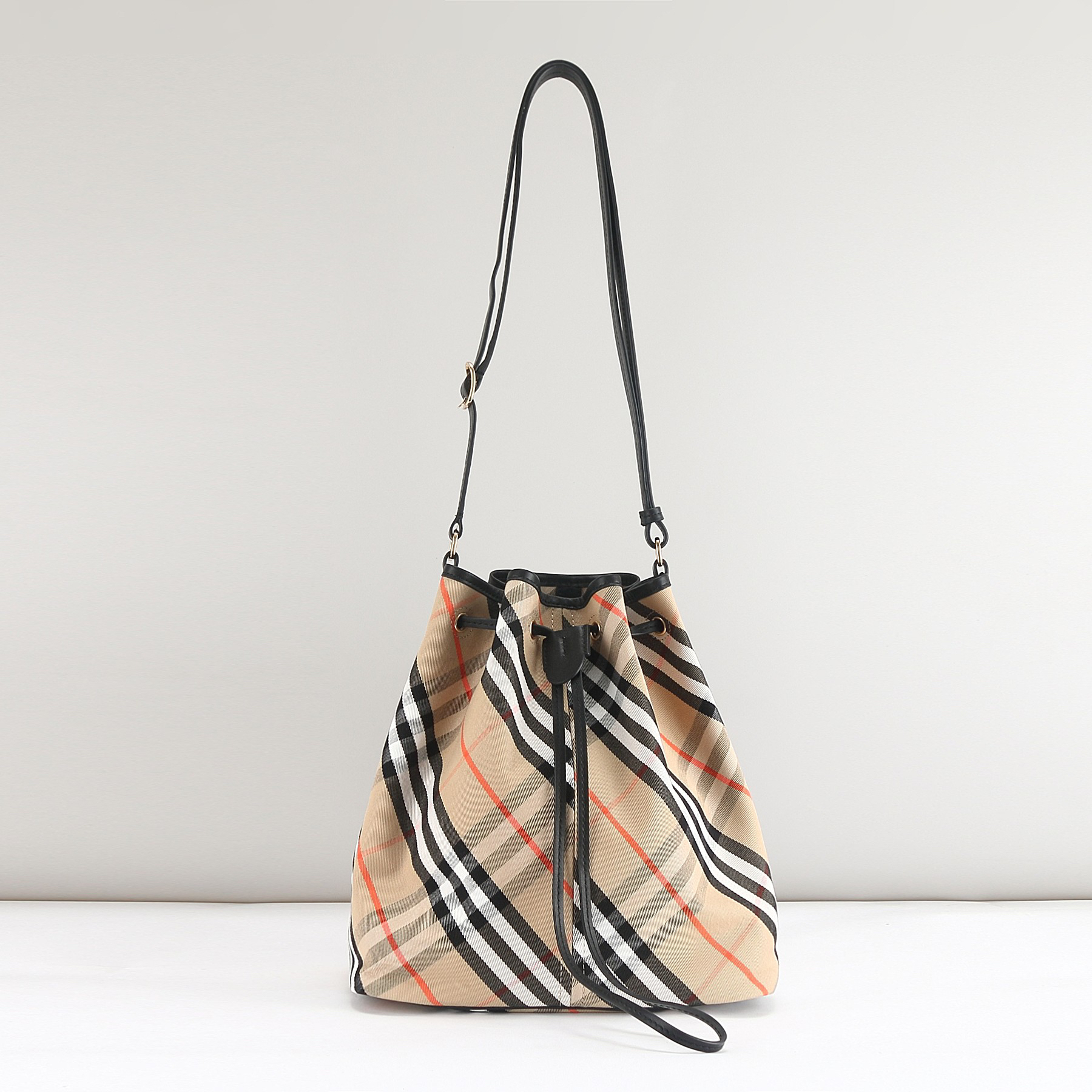 [TOP] BURBERRY Bucket Bag 27.5x 16x 29cm - Khaki and Black - 711 Luxury