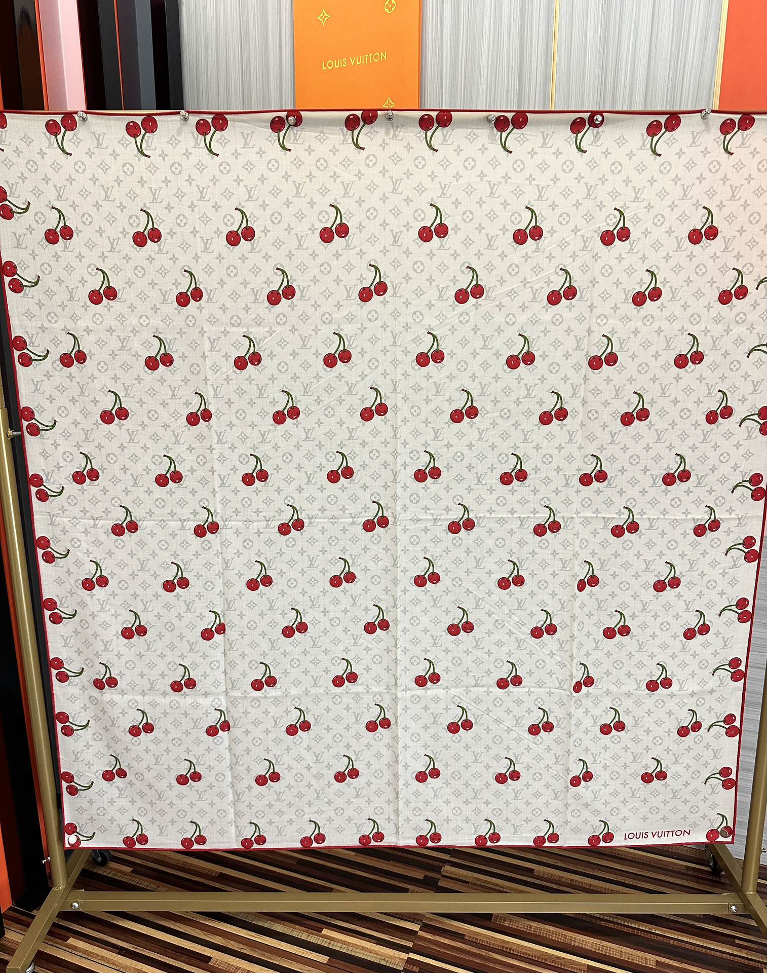 [TOP] Louis Vuitton LV  30% Silk + 70% Cashmere Scarf 140x140 cm - Beige