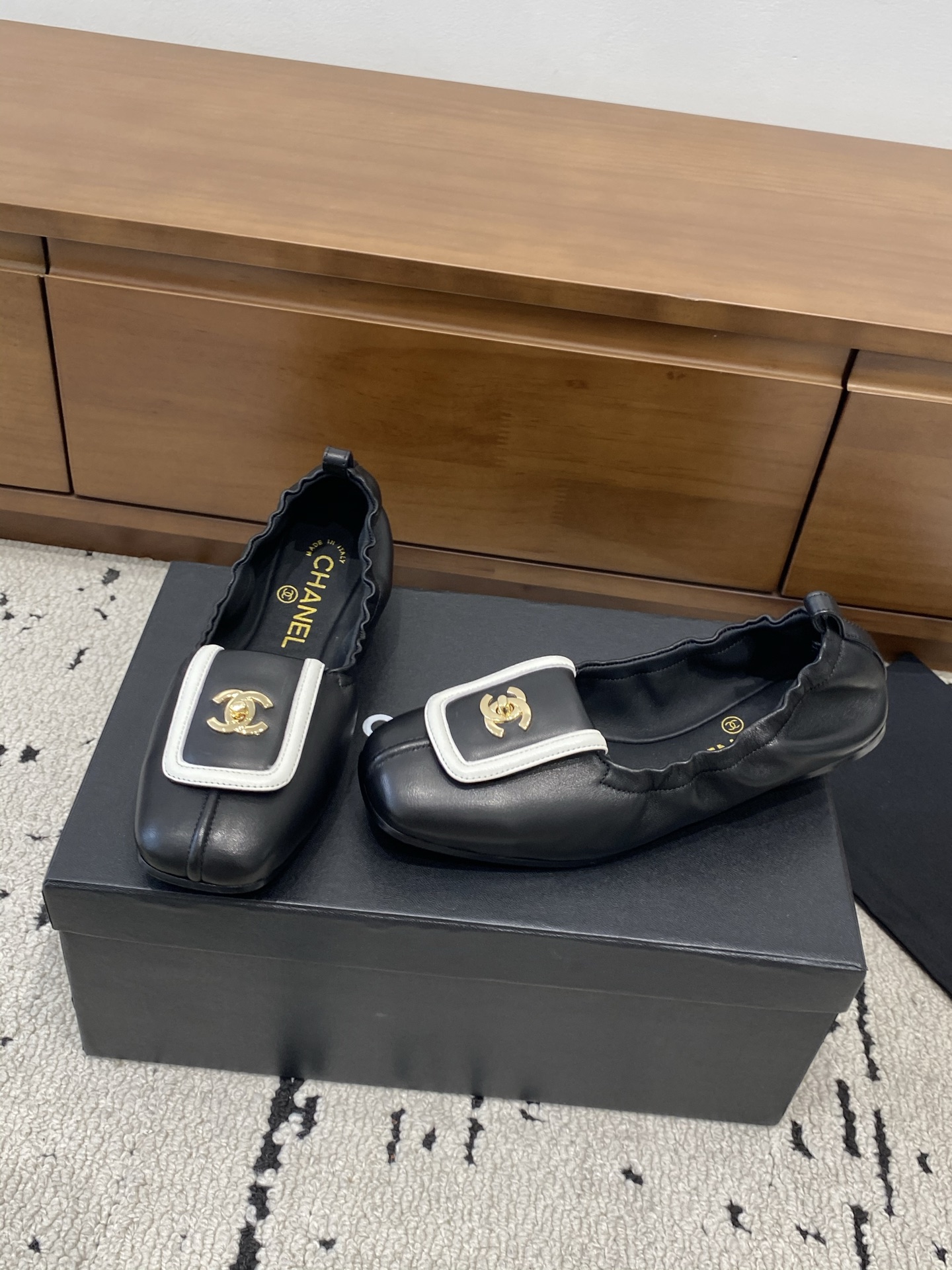 [TOP] CHANEL Flats - Black - 711 Luxury