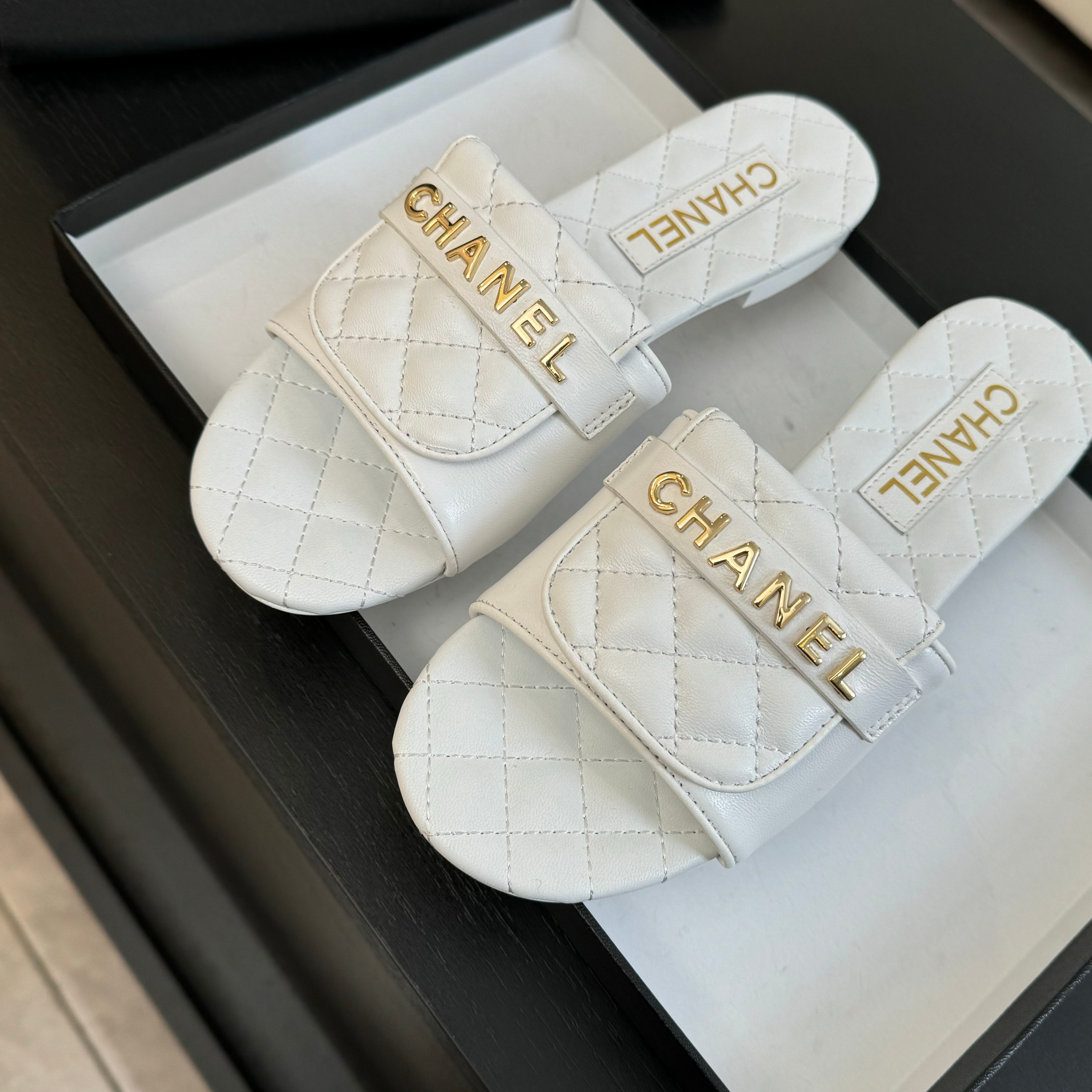 [TOP] CHANEL Slippers - White - 711 Luxury
