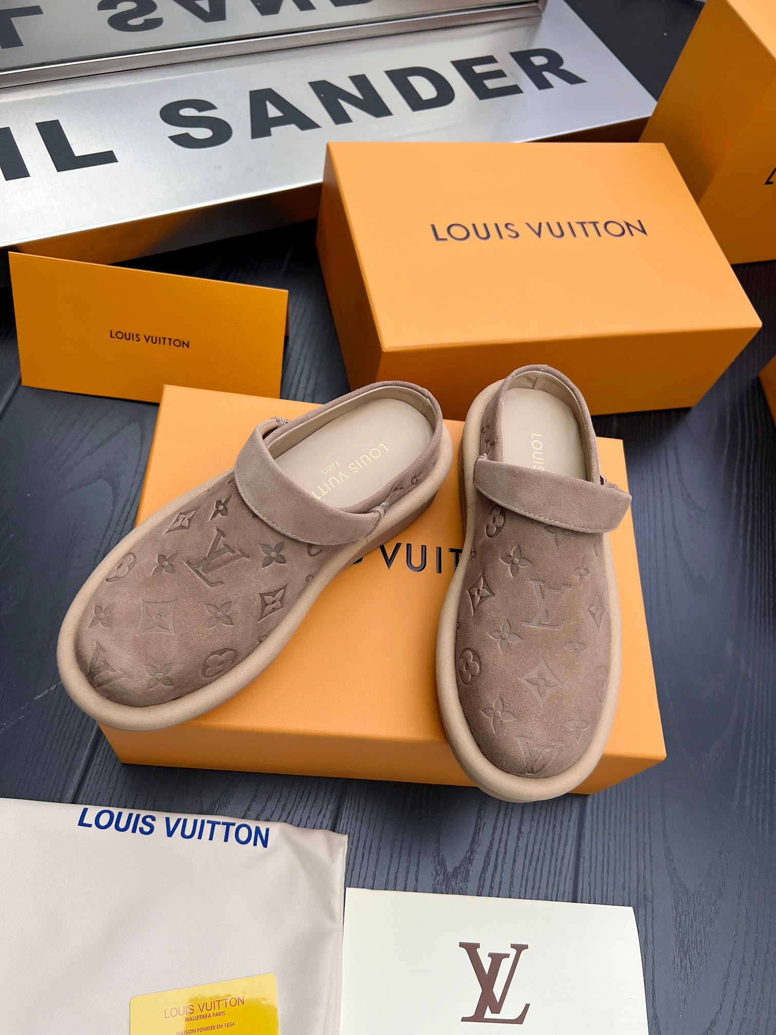 [TOP] Louis Vuitton LV Slippers - Brown - 711 Luxury