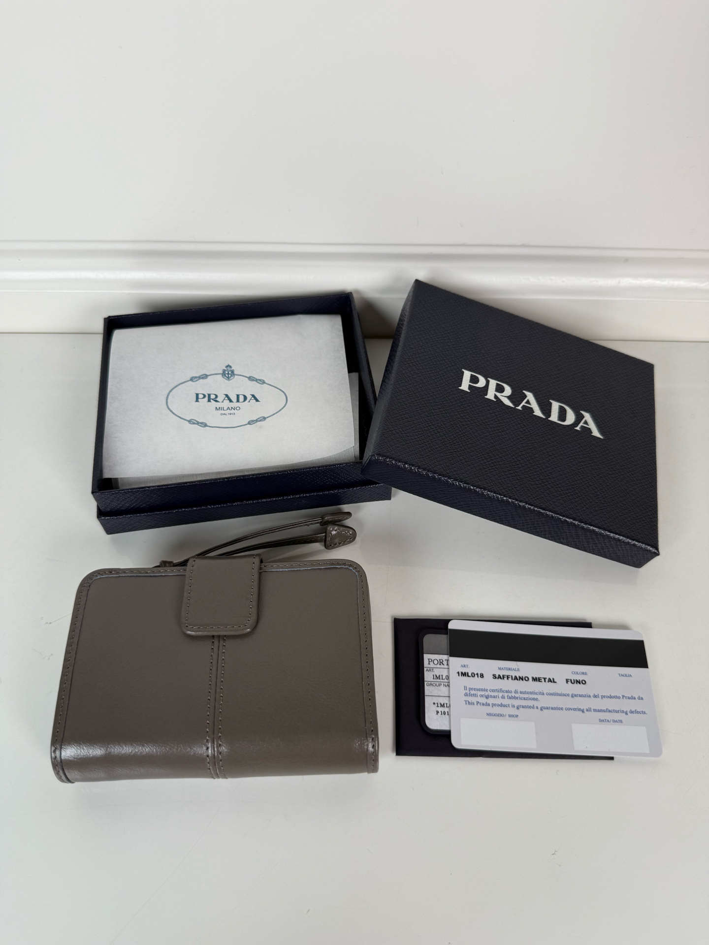 [TOP] PRADA Wallet 12 x 8cm - Grey - 711 Luxury