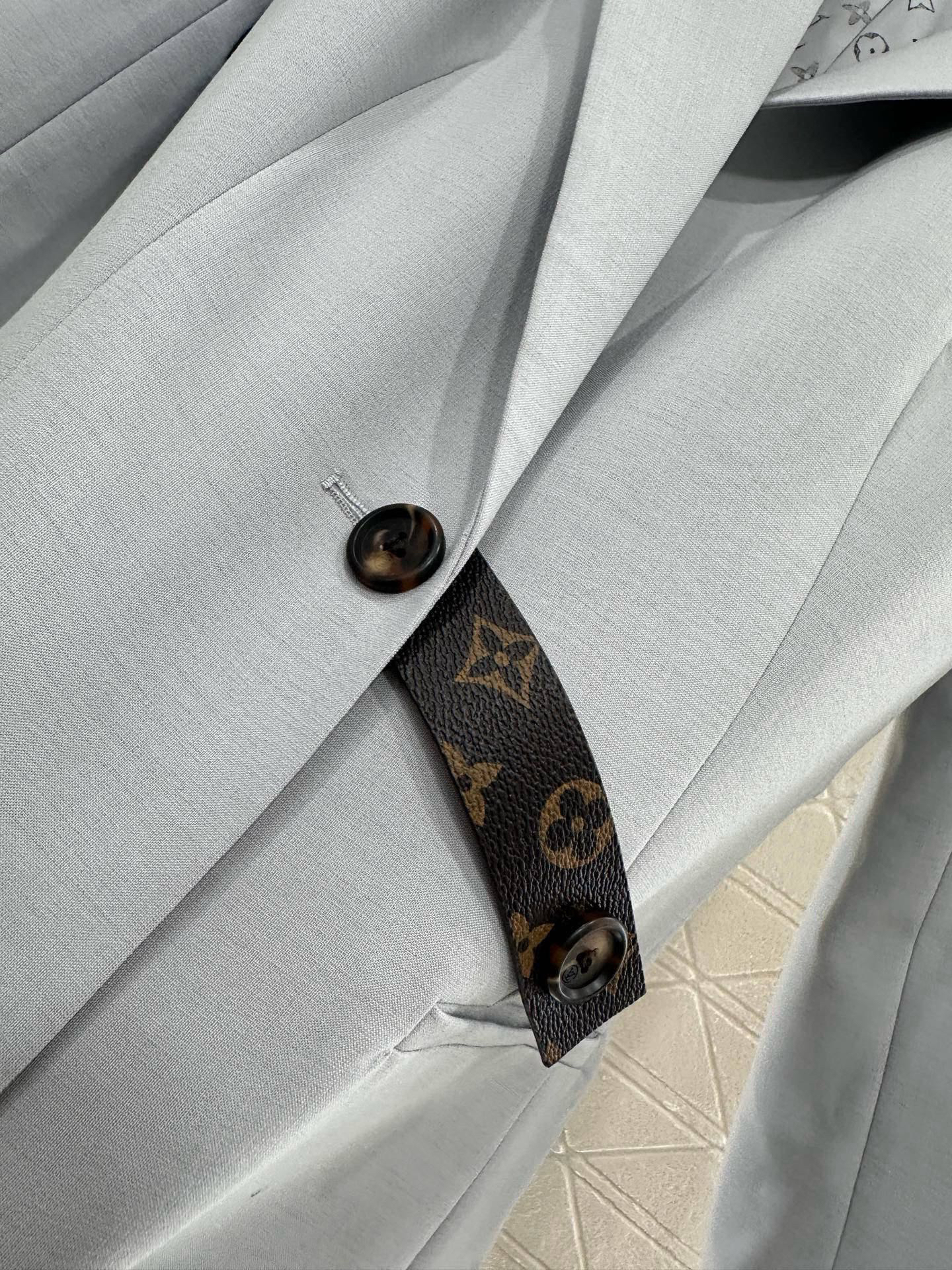 [TOP] Louis Vuitton LV Blazer - Gray