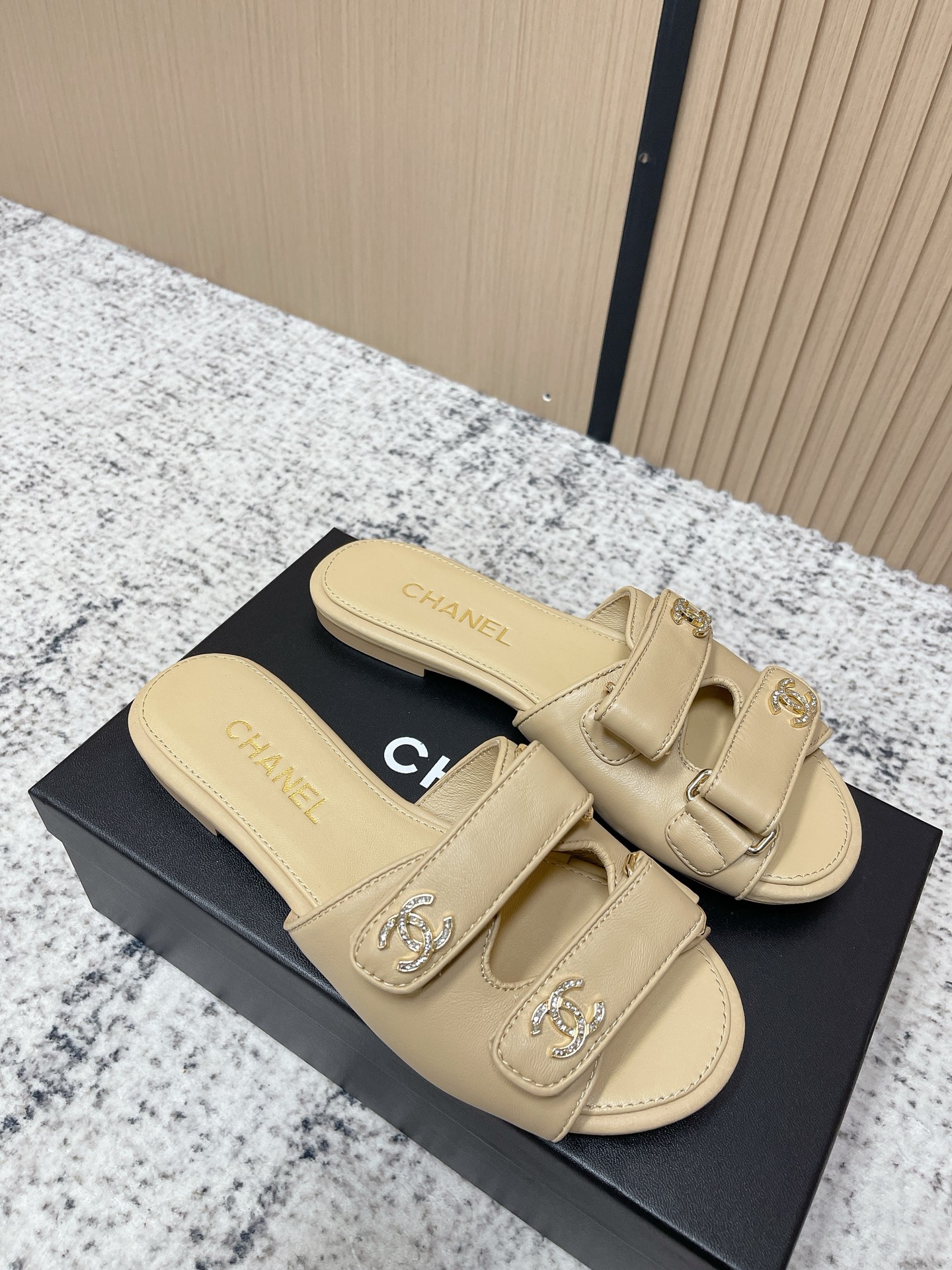 [TOP] CHANEL  Sandals - Khaki