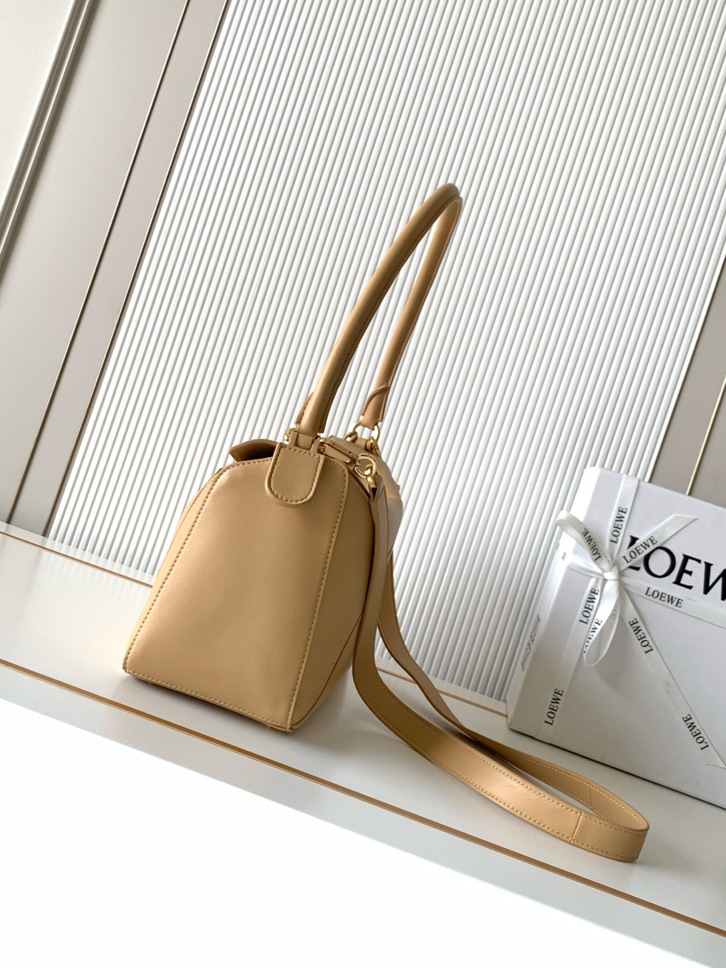 [TOP] LOEWE  Featherlight Puzzle Bag Sheepskin 29*19.5*12 CM - Khaki - 711 Luxury