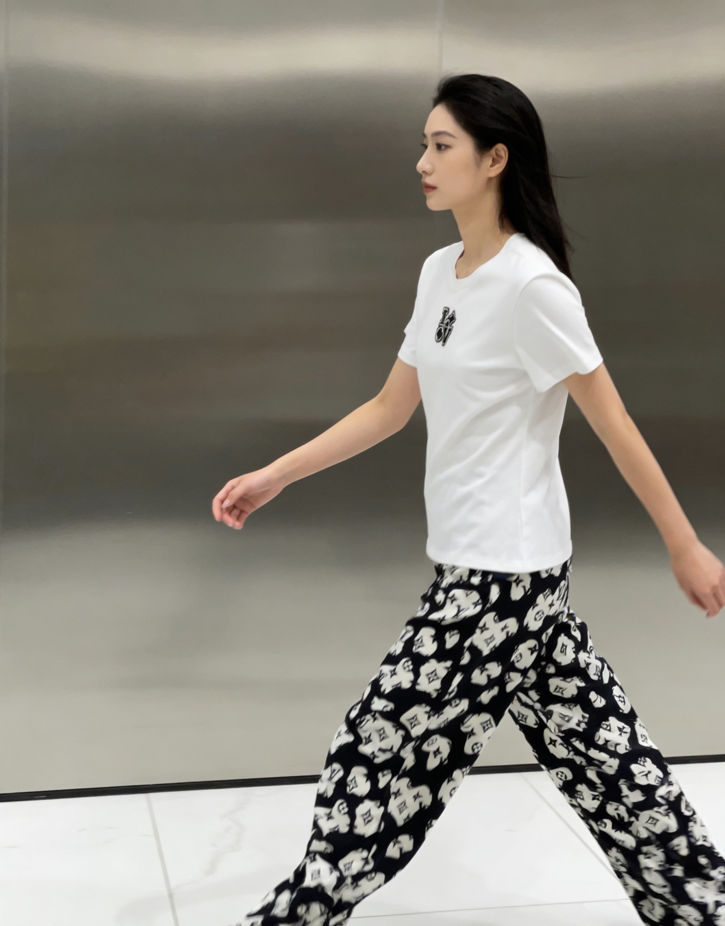 [TOP] Louis Vuitton LV  T-shirt + Pants Suit - Black