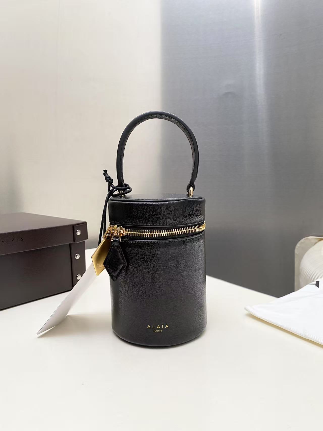 [TOP] ALAIA CUBE VANITY Bag 15-10 CM - Black - 711 Luxury
