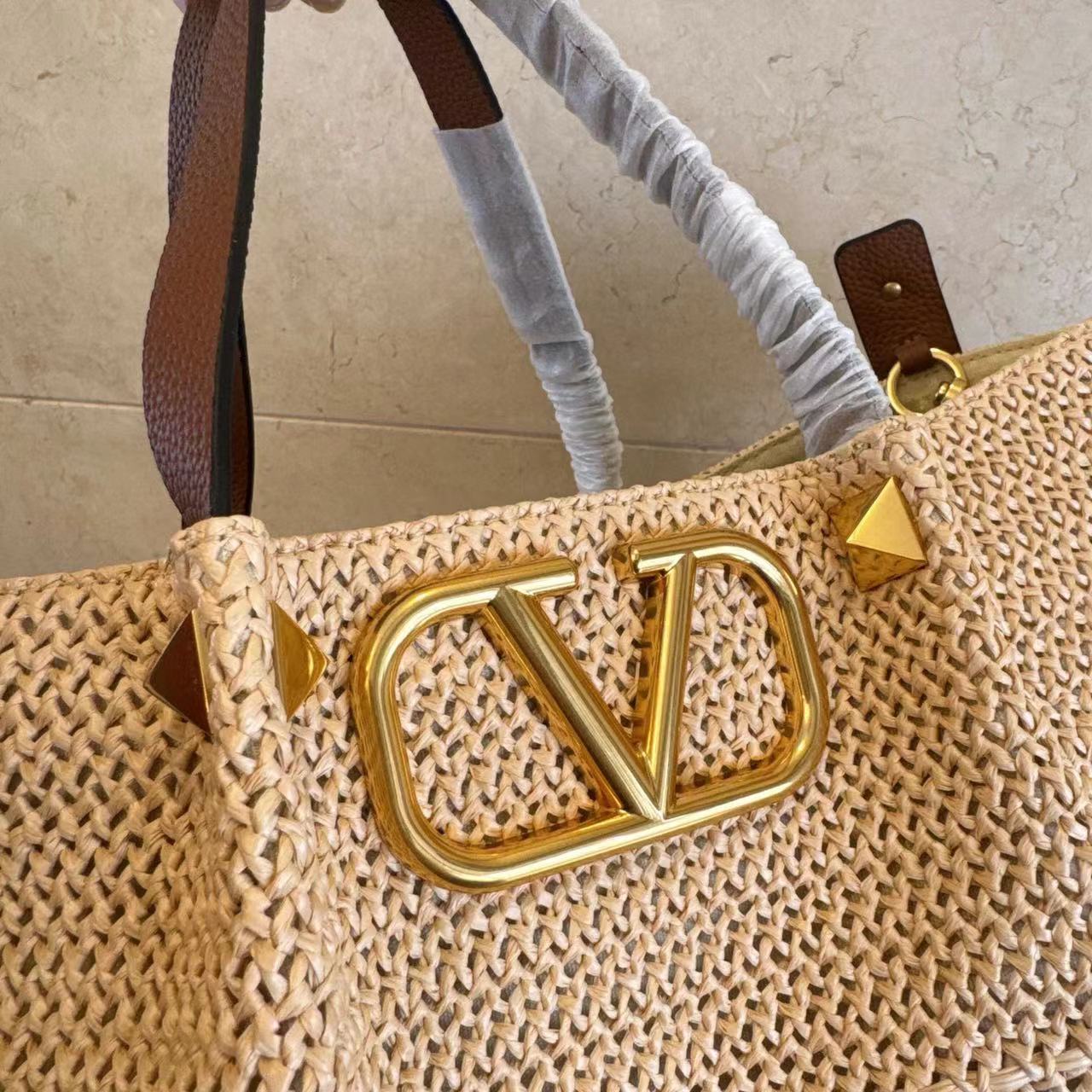 [TOP] VALENTINO Raffia Woven Bag  35-25-17cm - Brown