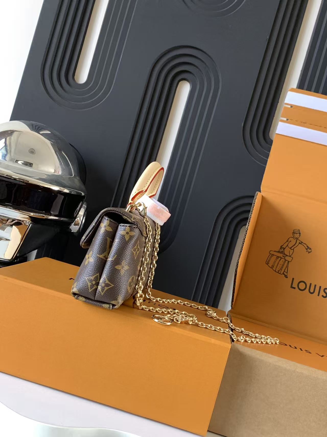 [TOP] Louis Vuitton LV Nano Madeleine Bag Monogram 21× 12.5 × 6 cm - Brown - 711 Luxury