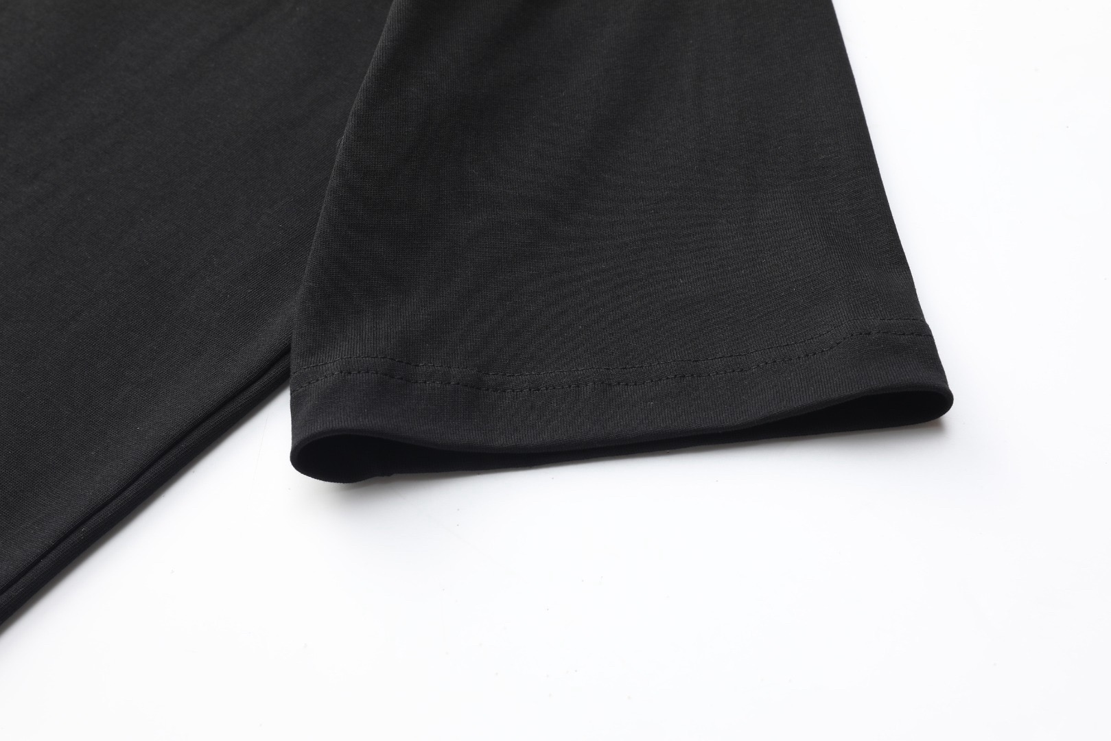 [TOP] Louis Vuitton LV LOGO T-shirt - Black/White - 711 Luxury