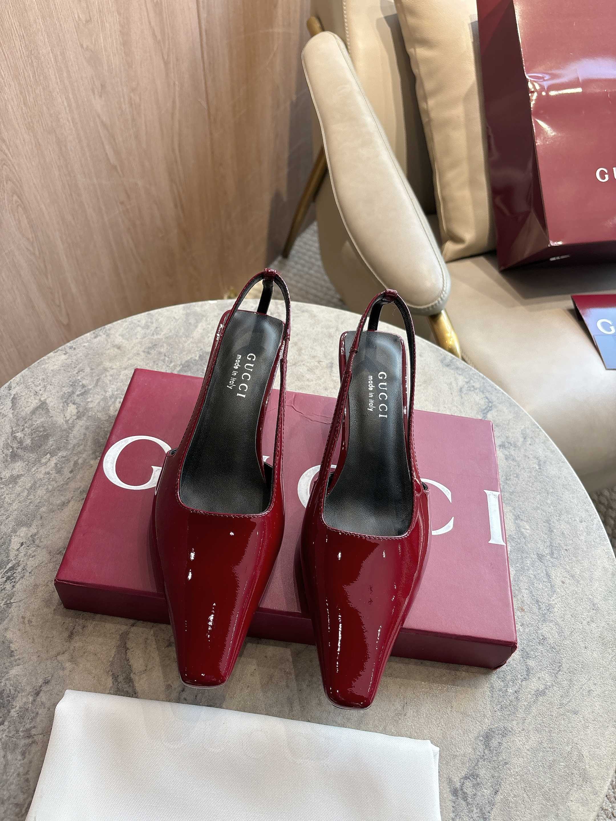 [TOP] GUCCI Shoes - Red - 711 Luxury