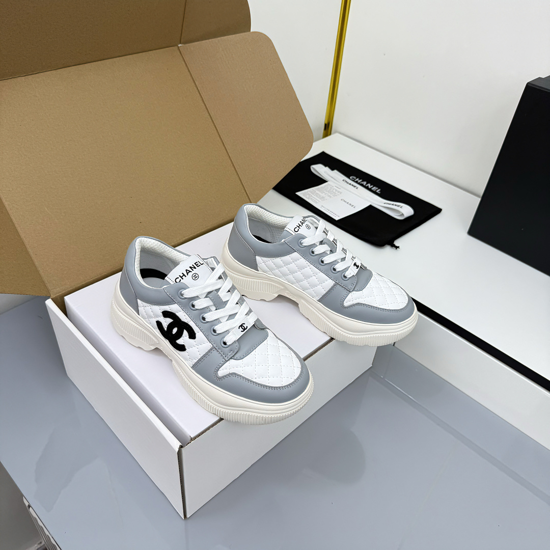 [TOP] CHANEL Sneakers - White