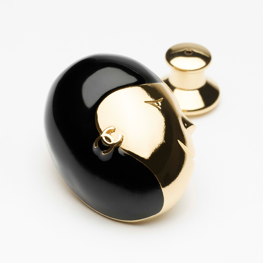 Chanel black Jewelry CHANEL Black Resin Gold Metal Brooch #390607 View 2 | Nigo Office