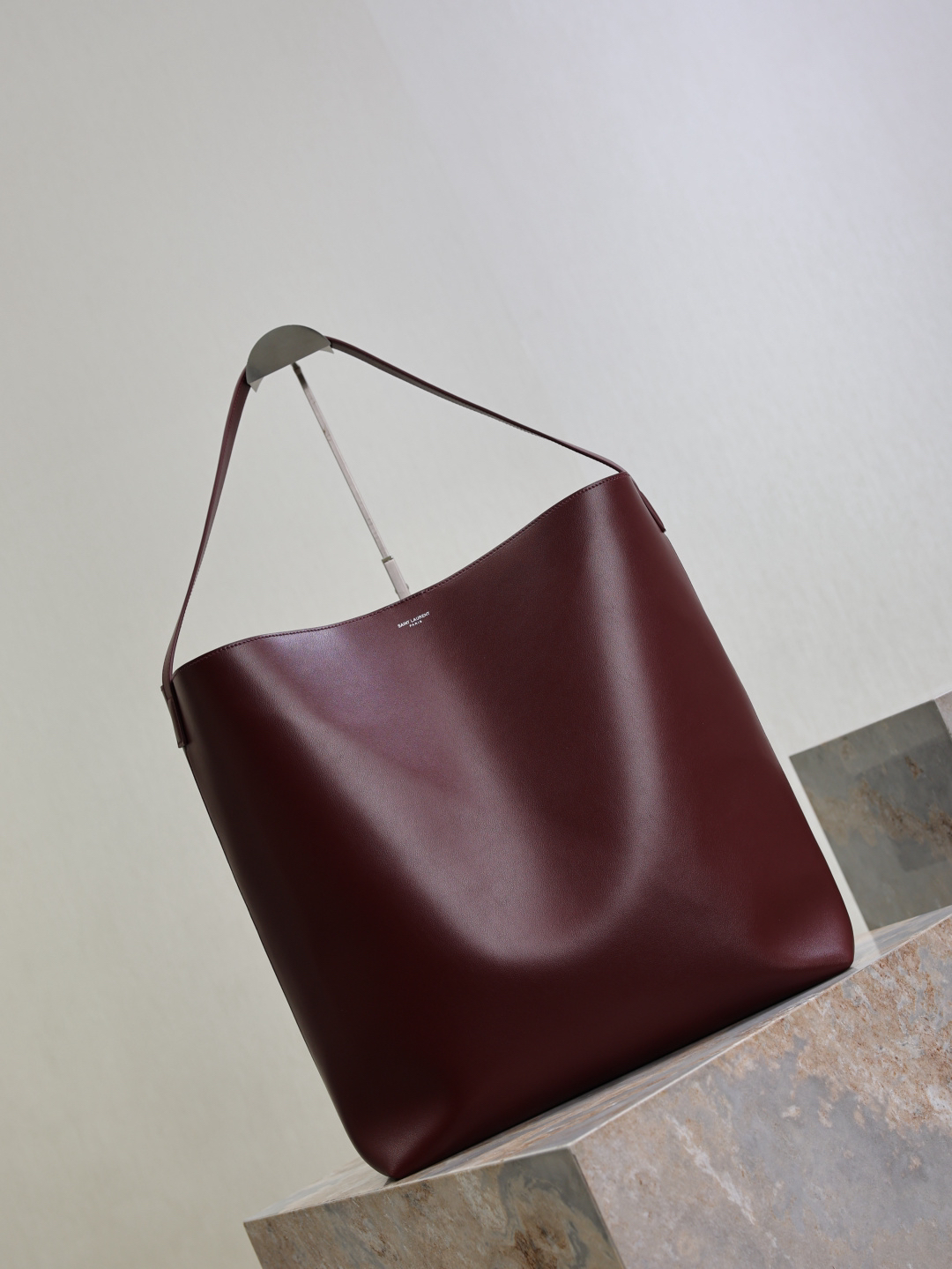 [TOP] Yves Saint Laurent YSL Bold Hobo Bag Cowhide 37x42x16cm - Red - 711 Luxury