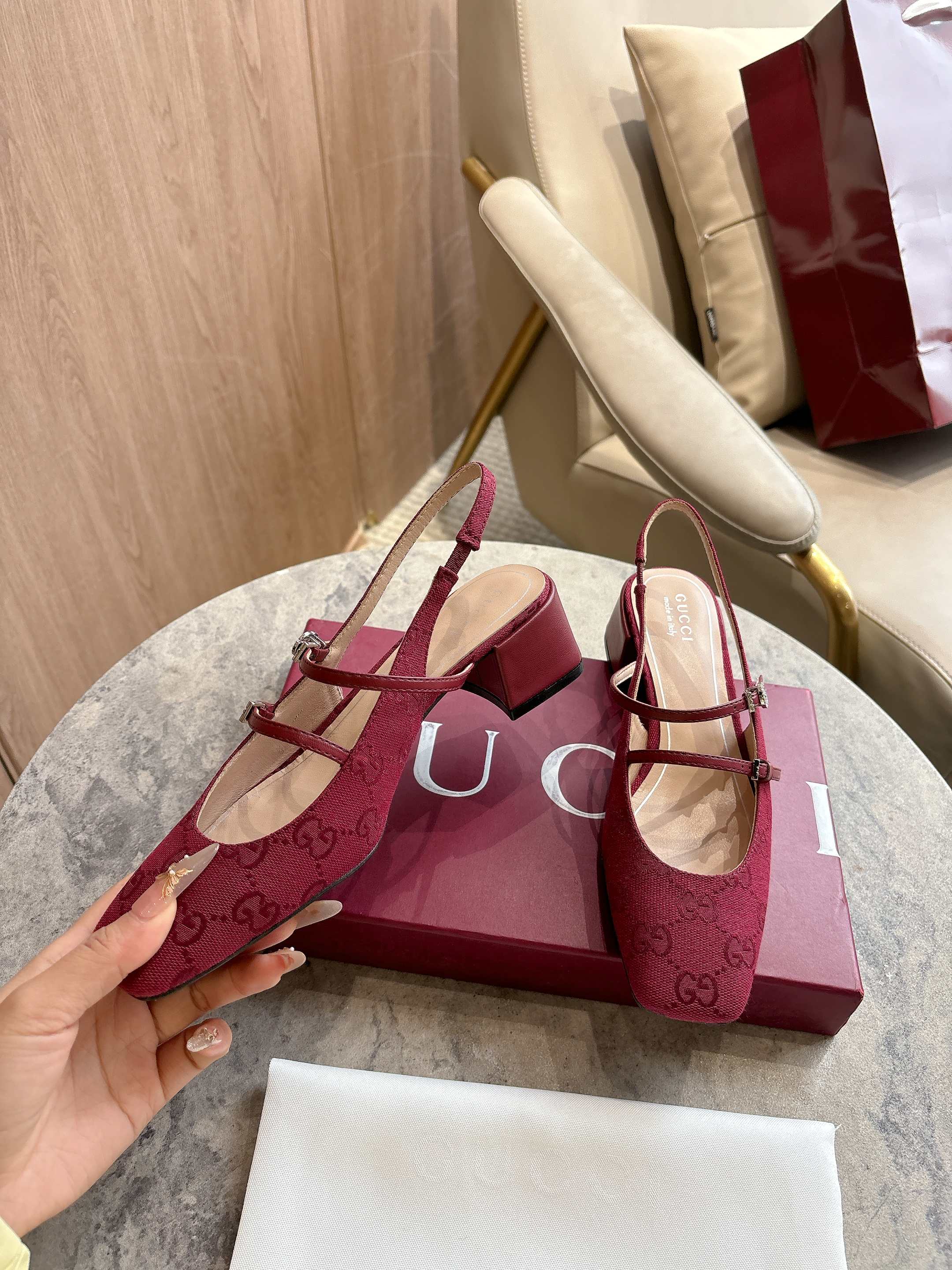 [TOP] GUCCI Shoes - Red - 711 Luxury