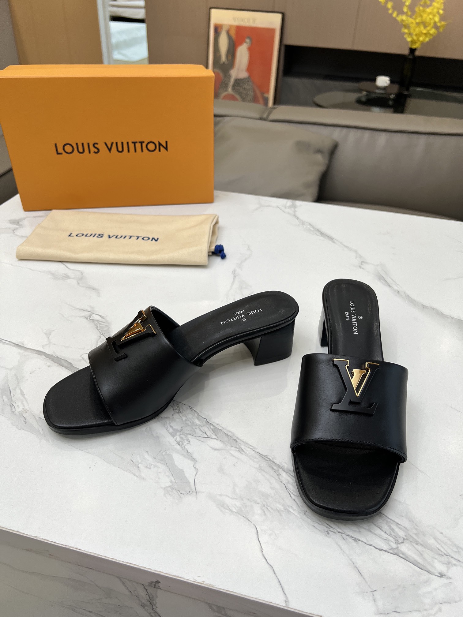[TOP] Louis Vuitton LV Slippers - Black - 711 Luxury