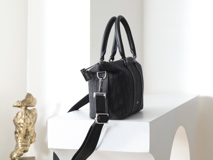 [TOP] Christian Dior Men's Dior Gravity Bag 31 x 18 x 12 cm - Black - 711 Luxury