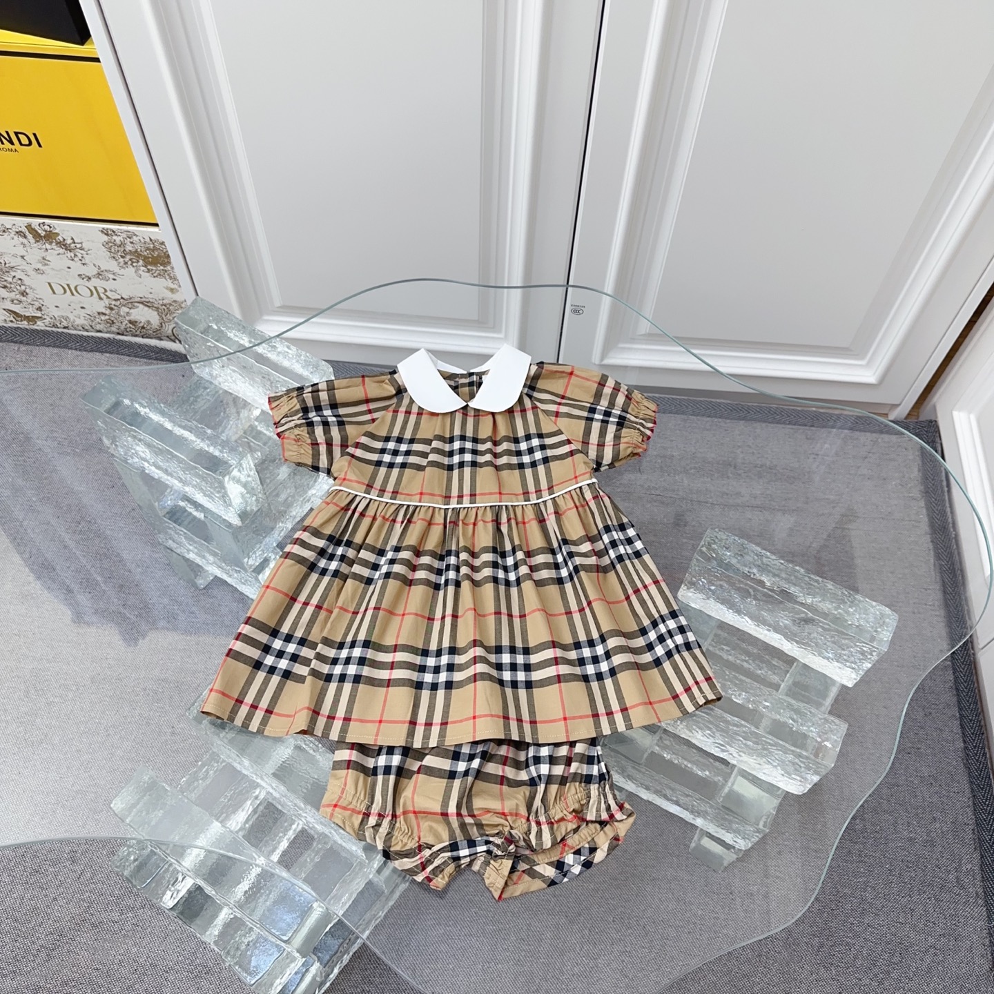 Burberry Girls White Peter Pan Collar Vintage Check Puff Sleeve Dress & Bloomers 2 Piece Matching Set Sizes 80-120 Baby Infant