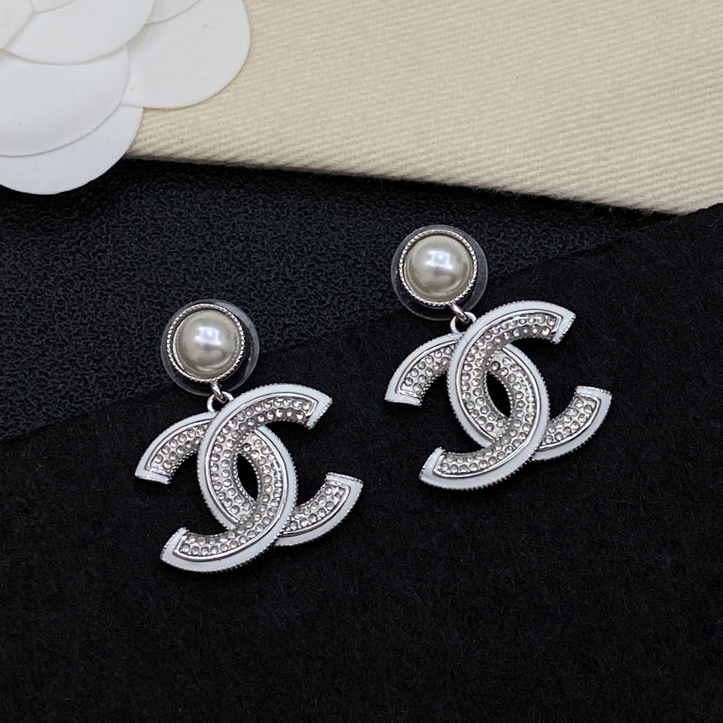 [TOP] CHANEL Earrings - Silver - 711 Luxury