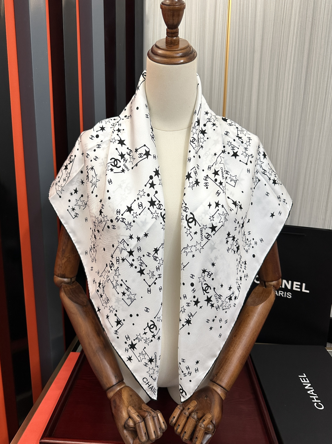 [TOP] CHANEL Scarf 90x90 cm - White - 711 Luxury