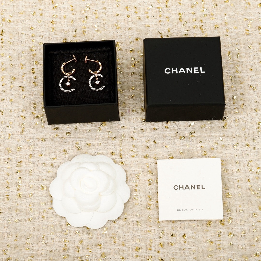 [TOP] CHANEL Earrings - Gold