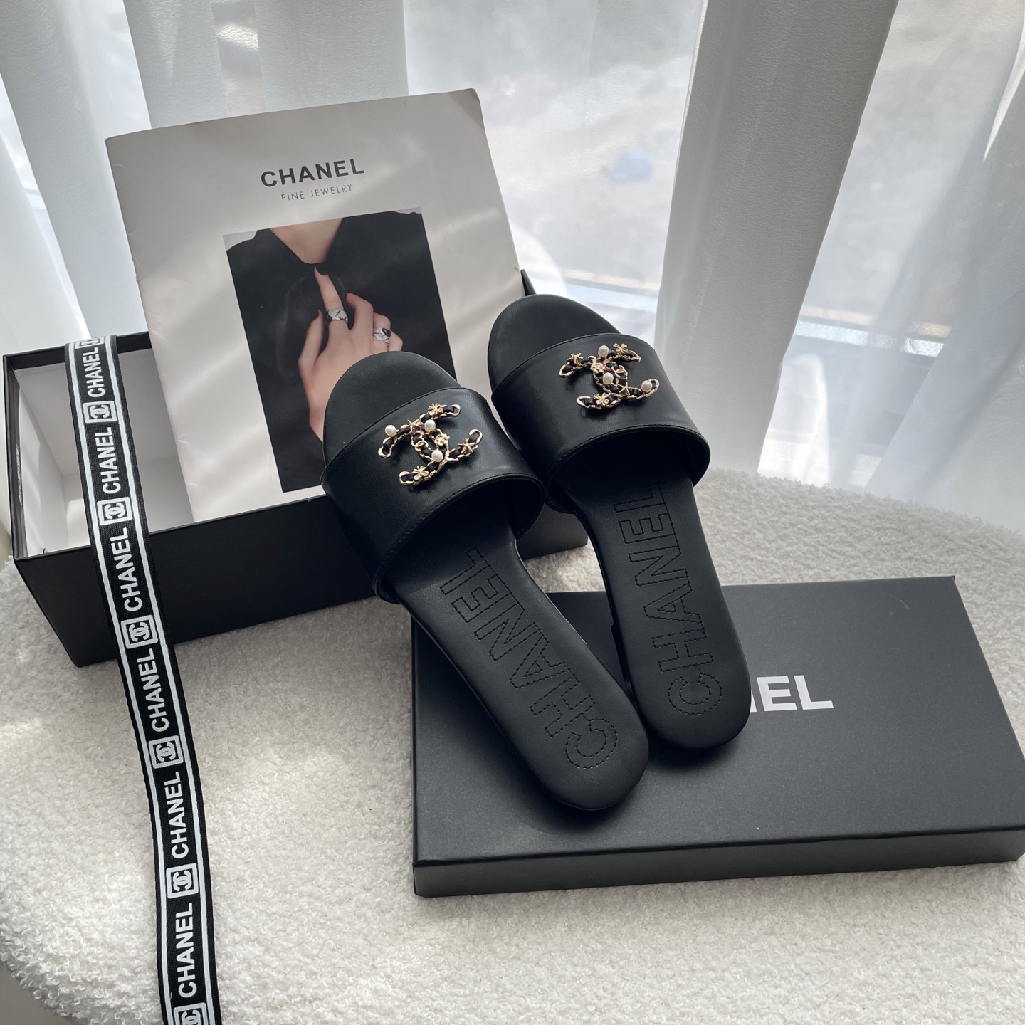 [TOP] CHANEL Flat Sandals - Black